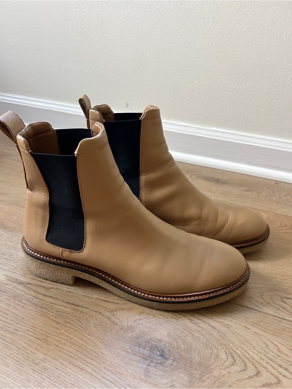 Women’s Everlane Chelsea Boot - size 9.5